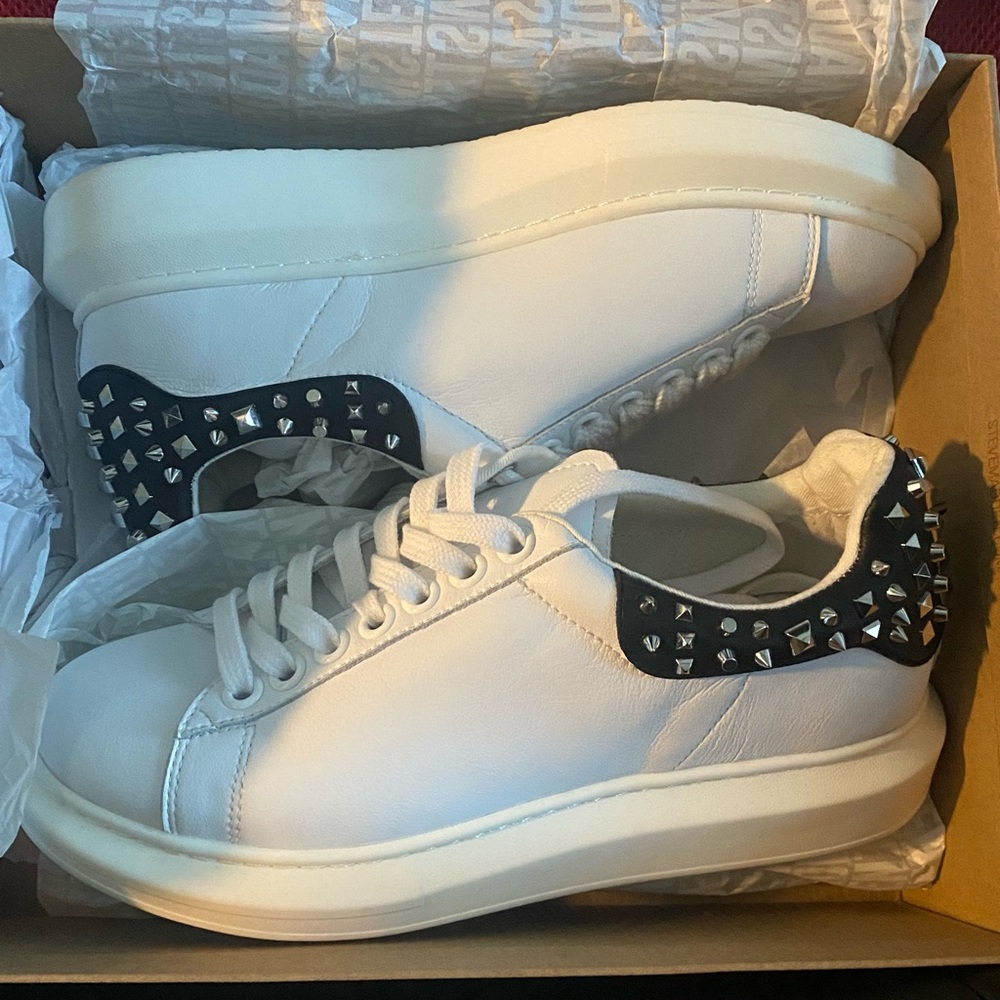 Steve Madden size 10 never worn
